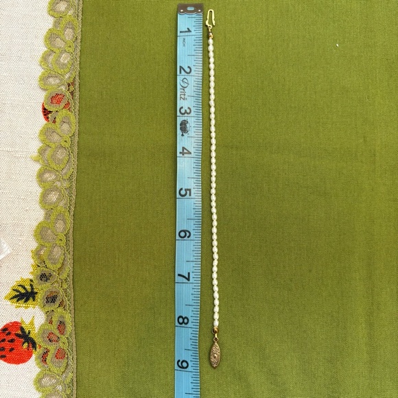 Elegant Freshwater Pearl Bracelet - Picture 3 of 5